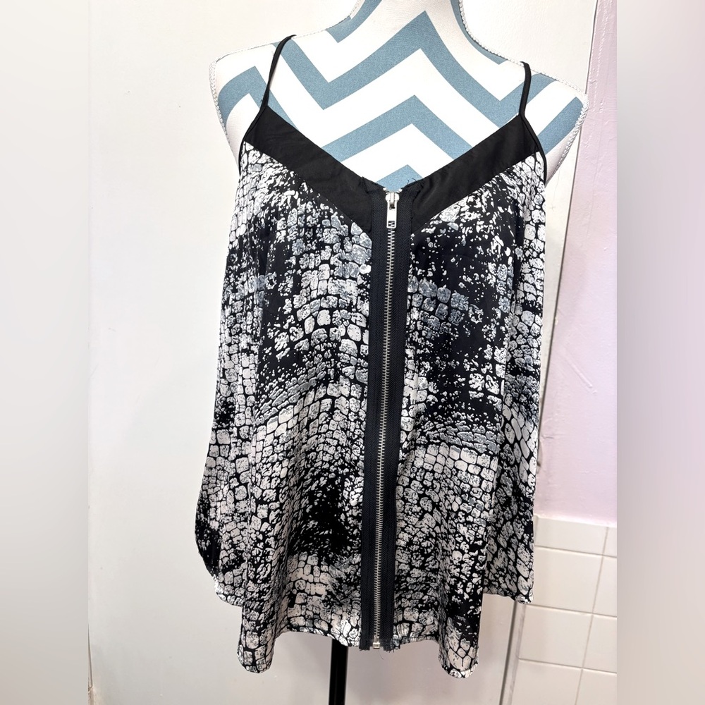 Love Culture NWT Black & White Strappy Blouse Size L